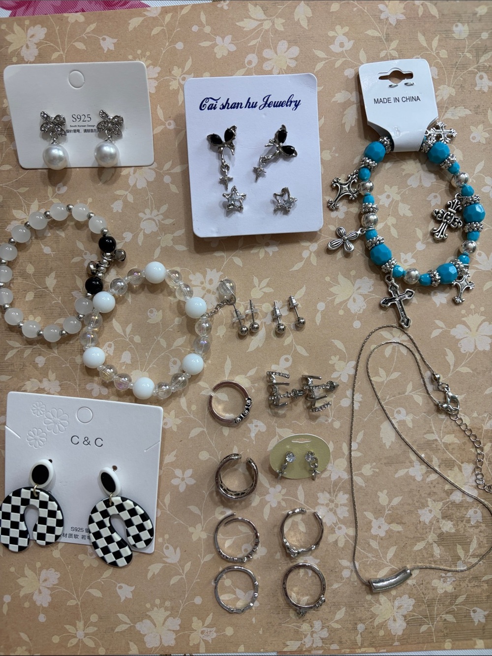 18 piece, Silver tone jewelry set! 20 dollars or best offer